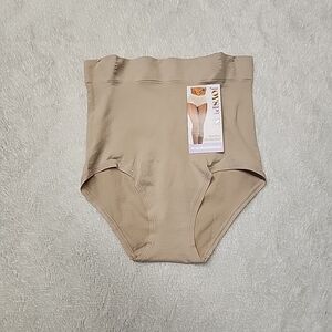 NWT Joyspun Women's Seamless Mid-Rise Shaping Brief Size Small Adore Tan